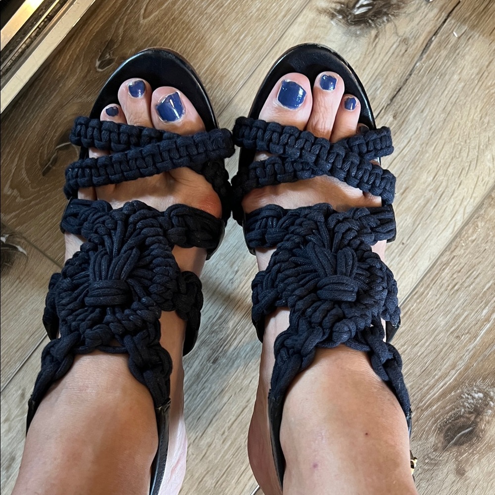 Tory Burch, 8.5, Navy Woven heels, elegant Heels, stunning EUC - Picture 2 of 13